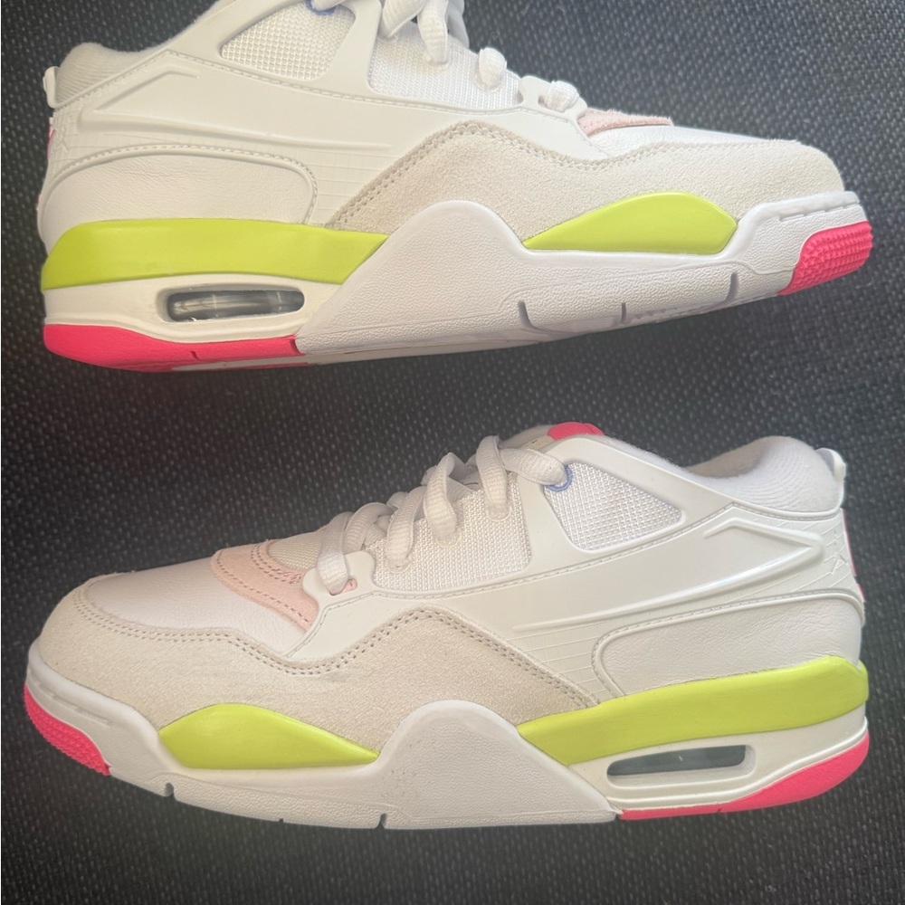 Jordan 4 RM GS White / Hyper Pink (IH0169-100) BNWT / OG Box (lid missing)